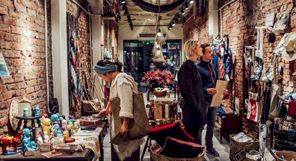 ハンガイ通りは、あらゆる種類の黄麻、紐、ロープ、ハンモック、麻などを専門に販売しているため、ハントゥン通りとも呼ばれています